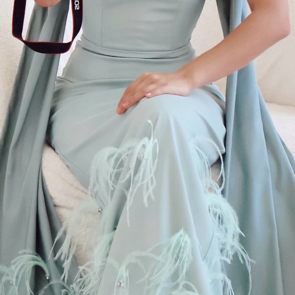 Elegant Light Mint Feather-Trim Evening Dress